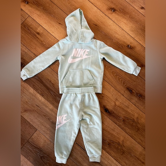 Nike lot - Picture 4 of 7